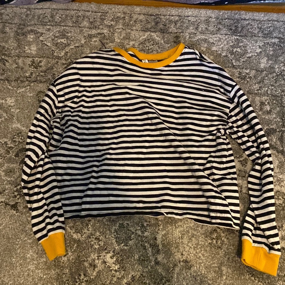 Xs H&M striped black and white long sleeve crop top